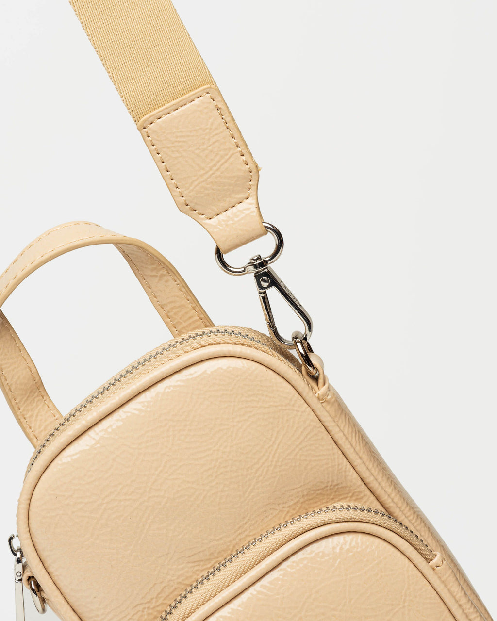 Porta celular Baby Donna en efecto cuero charol arrugado