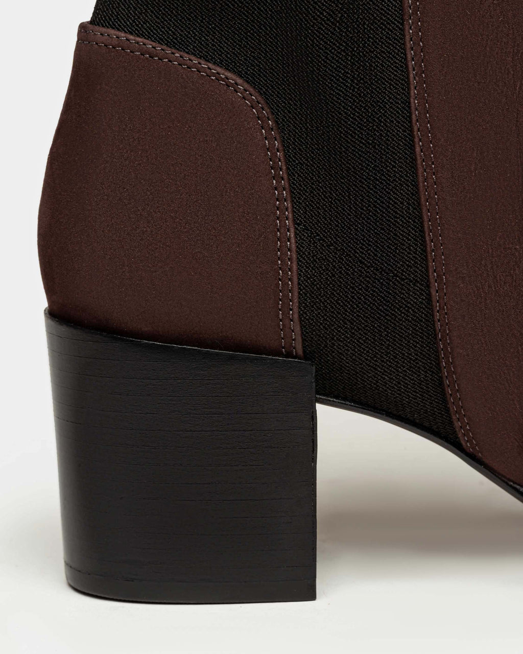 Bota caña baja June en cuero nobuk