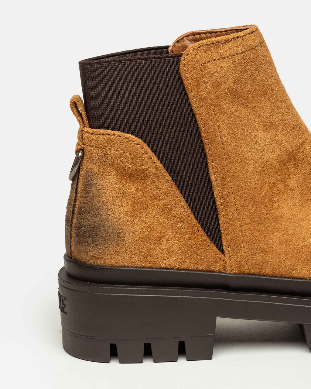Bota caña baja Scott en efecto gamuza