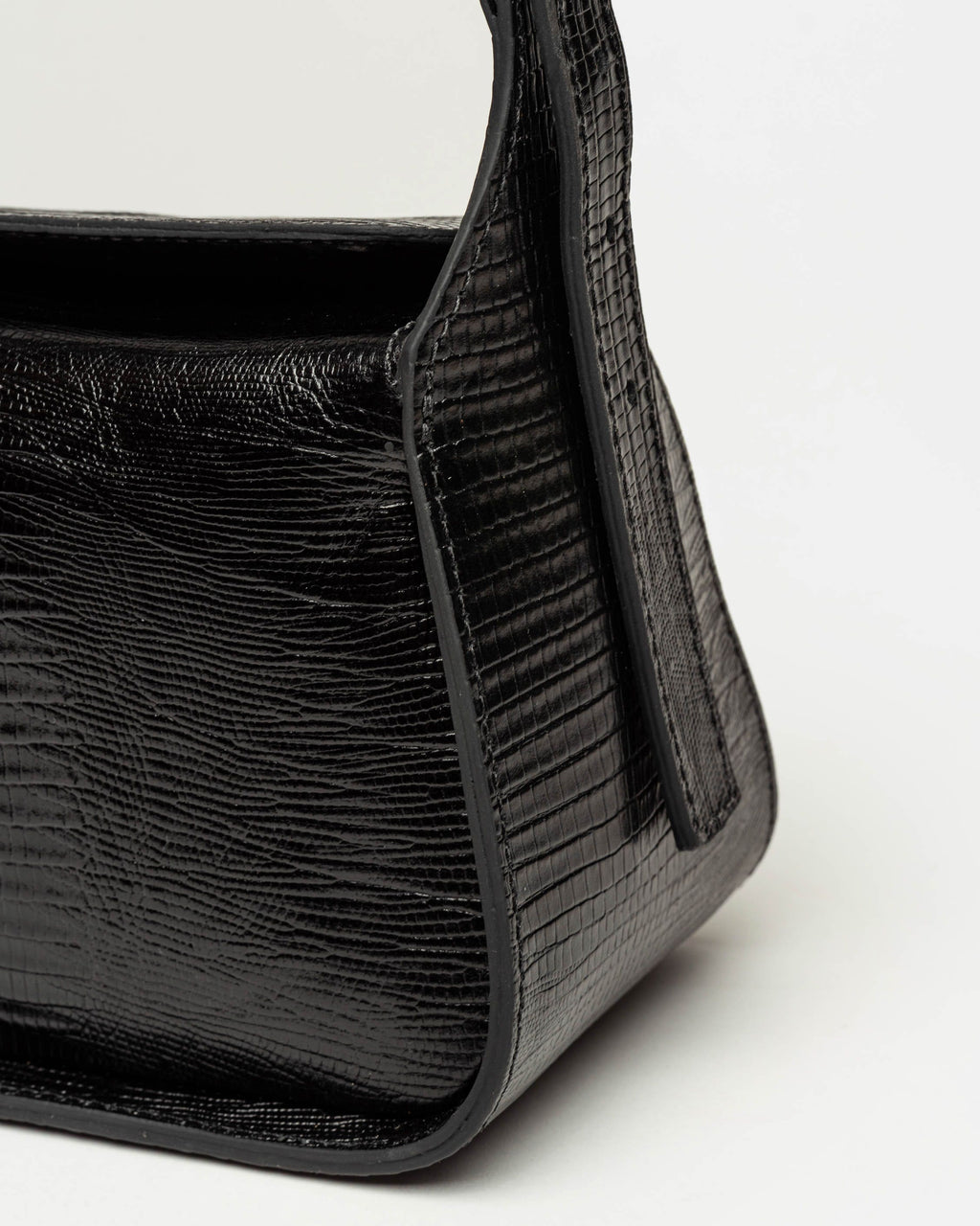 Bandolera Nicola en cuero lagarto