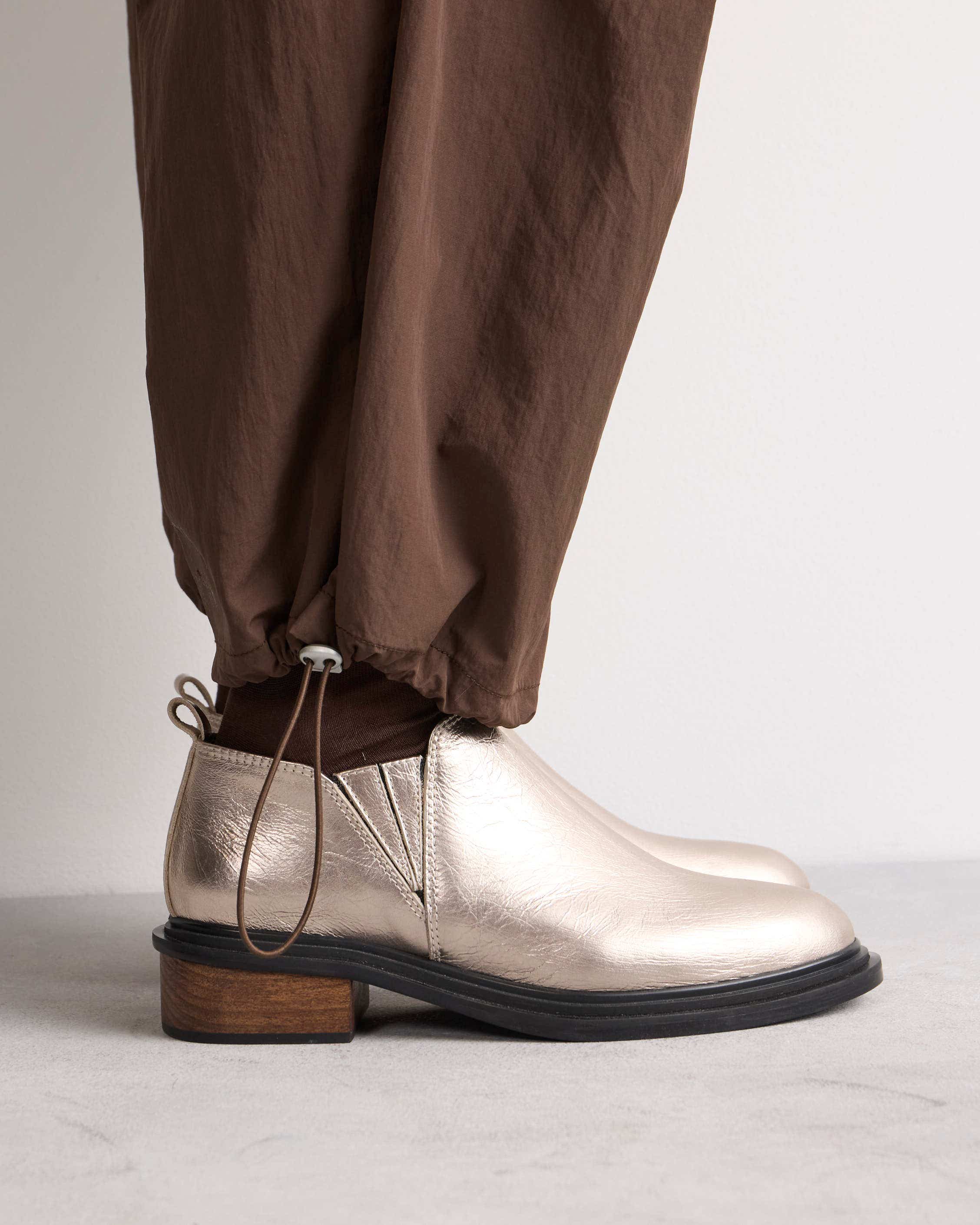 Bota caña baja Parker en cuero metalizado