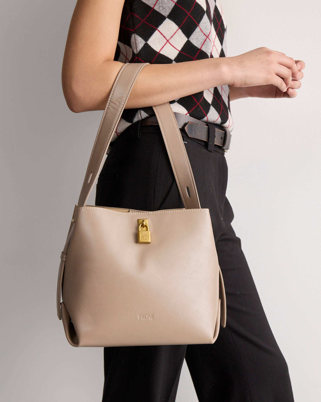 Cartera al hombro The Lock en efecto cuero liso