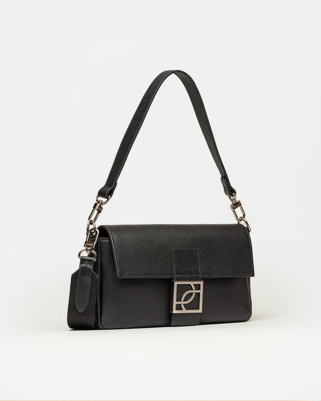Cartera al hombro Signature en cuero graneado
