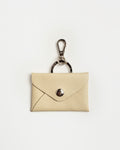Llavero Charm Mila en cuero graneado