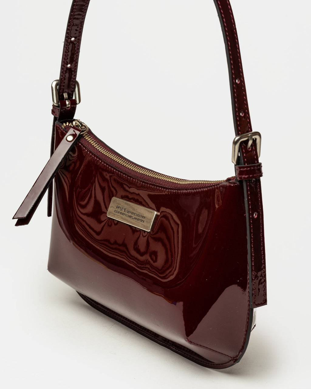 Cartera al hombro Mia en cuero charol
