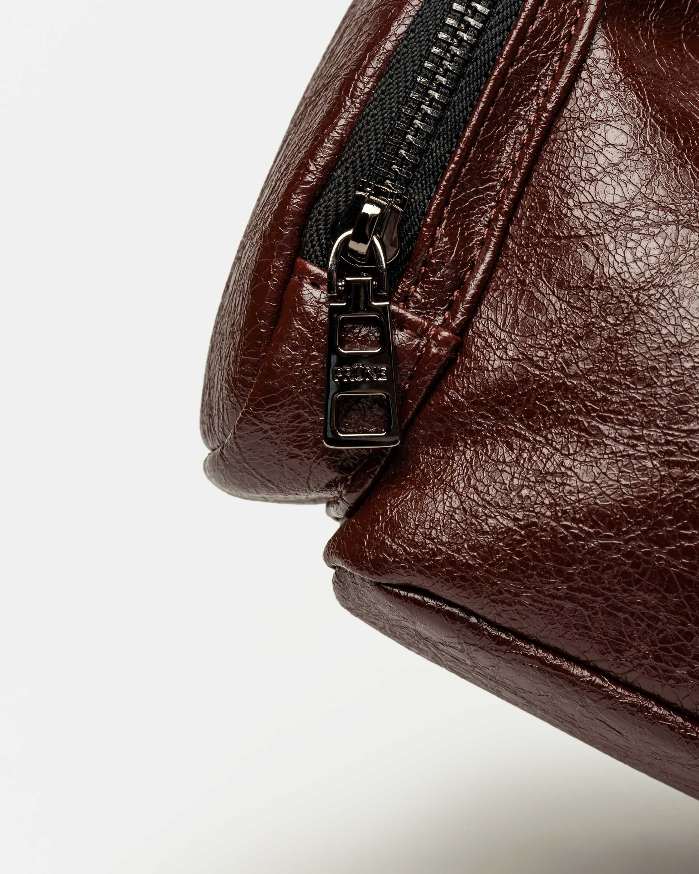 Cartera al hombro Kendall en efecto cuero arrugado
